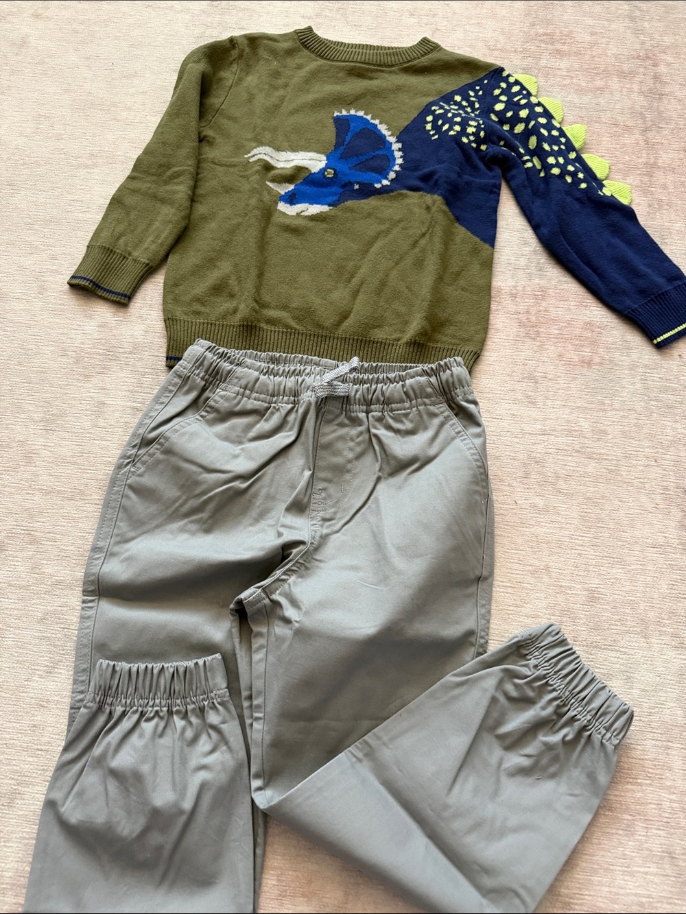NWOT Andy & Evan Dinosaur sweater set w pants size 4